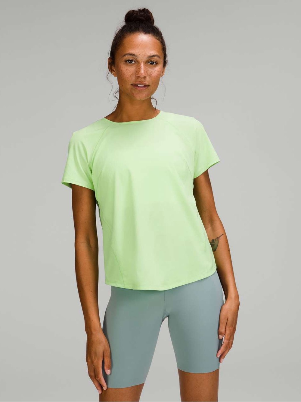Lululemon Lightweight Stretch Running Short Sleeve Shirt Scream Green size 4